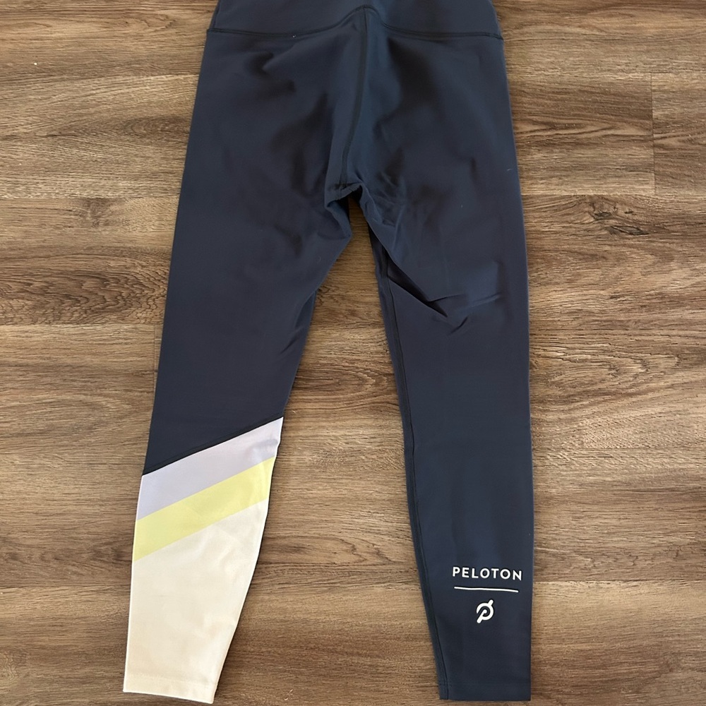 Navy Blue Cadence Leggings with Color Block Detail - Picture 3 of 4